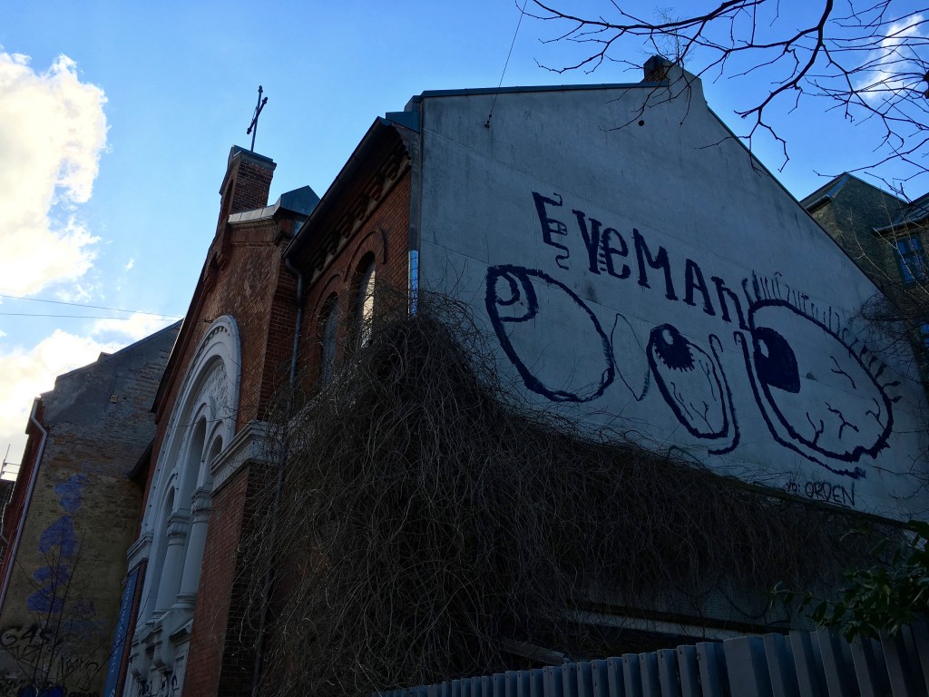 building art (which reads "eye man")