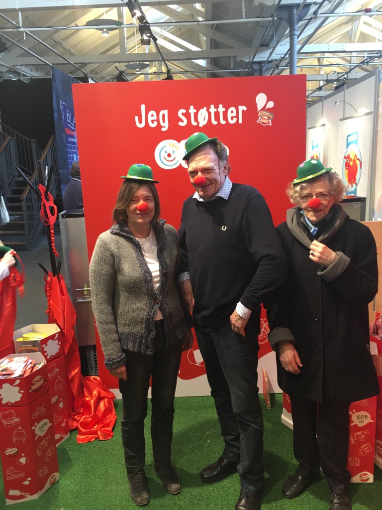 making Jette, Hans-Erik and Annabel do it for the red noses
